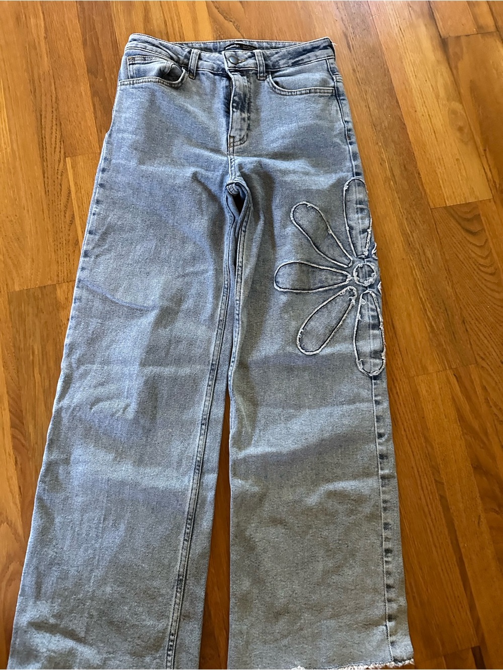 Light Blue Straight-Leg Women's Jeans with Daisy Stitch Detail - Picture 7 of 8